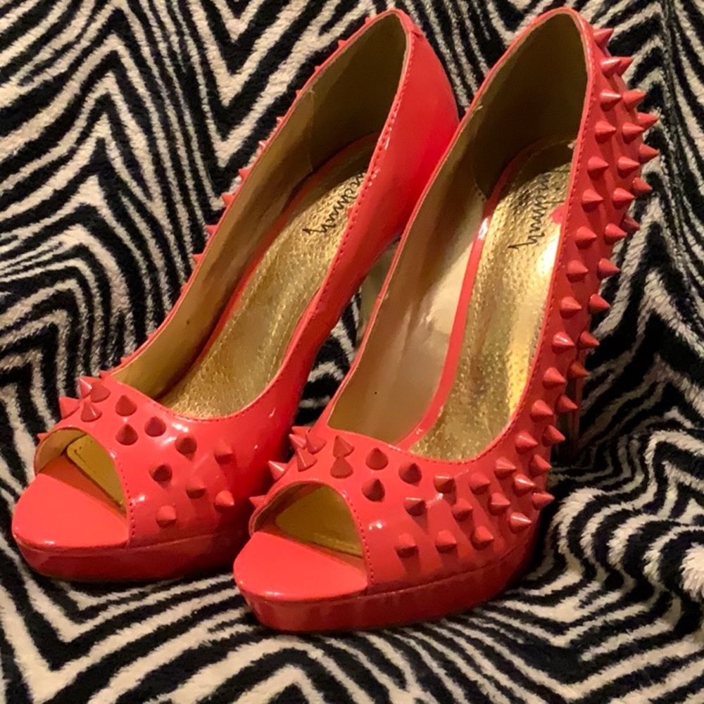 Peach patent leather, cool spike detail, peep toe heels